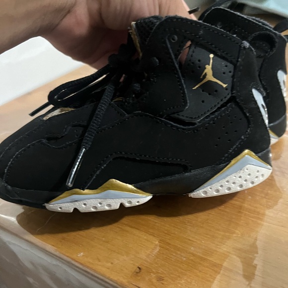 Air Jordan True Flight Black Gold sneakers Size 8 - Picture 3 of 4